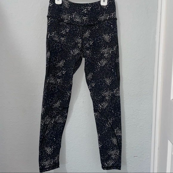 Victoria's Secret Pants - EUC Victoria’s Secret Sport Legging Medium